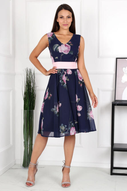 Ropa para mujeres y jóvenes - del fabricante: abrigos, vestidos, trajes - Polonia