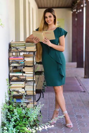 Ropa juvenil femenina del fabricante de abrigos, vestidos, trajes.